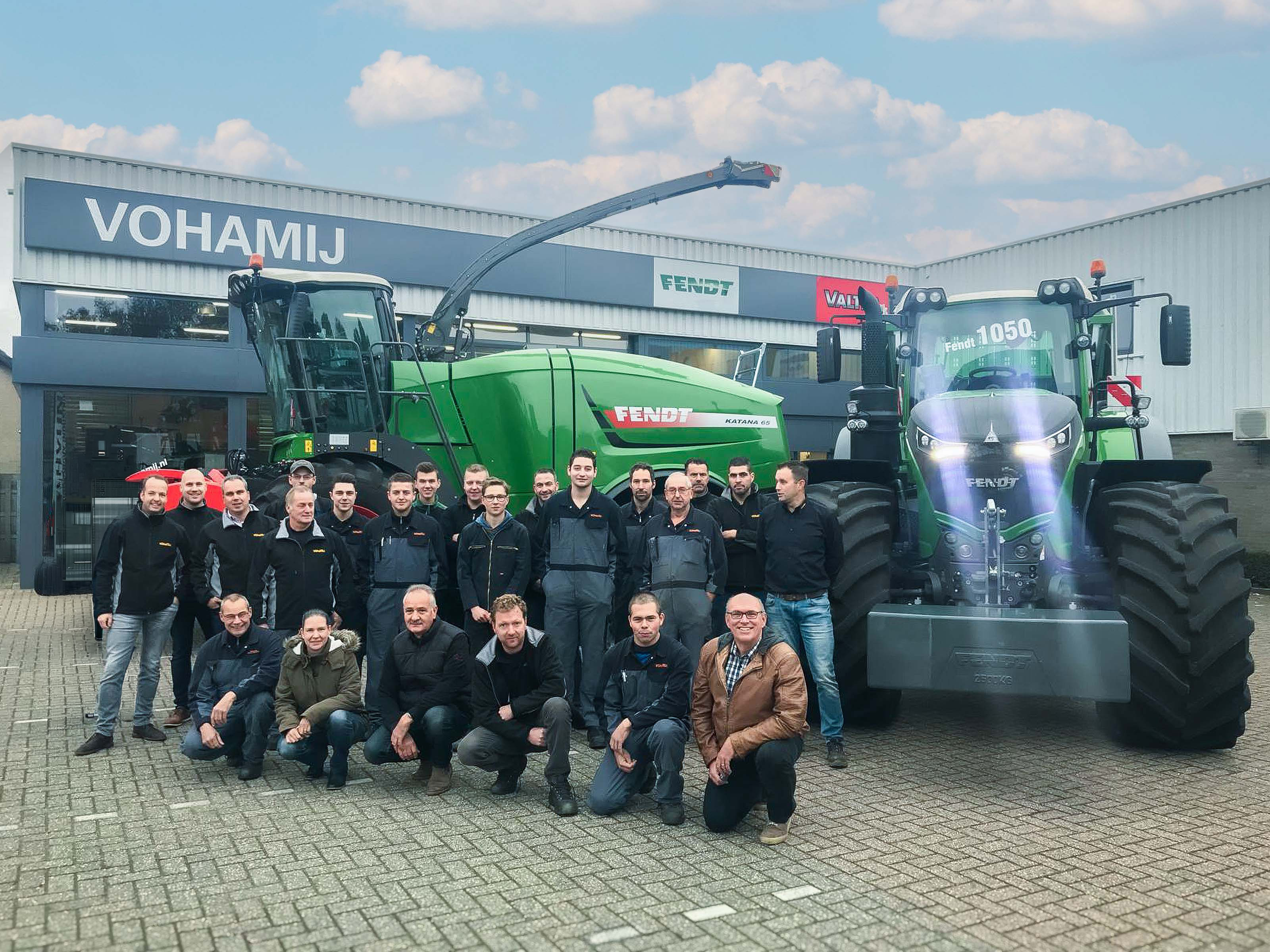 Wim staat op de onderste rij, de 3de van links